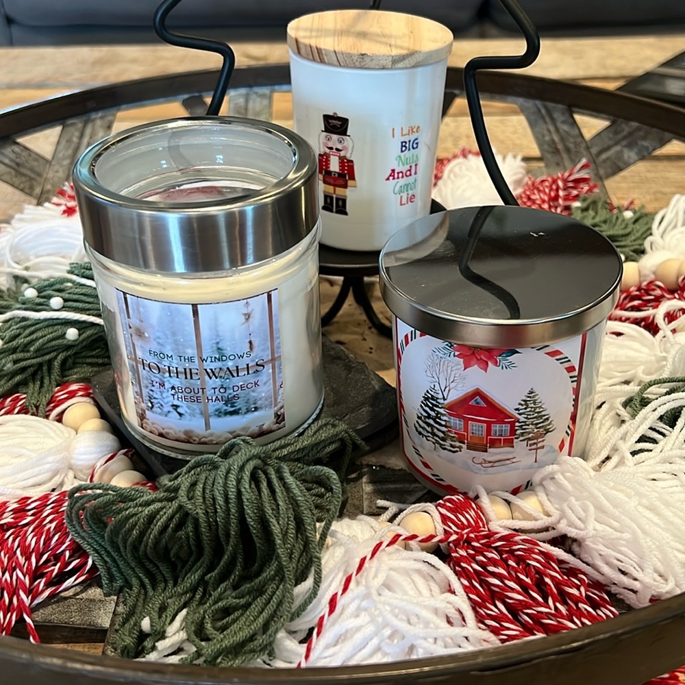 🎄🎁BUY NOW! Hand Made 7 oz hand poured candle with 100% soy wax & a wooden wick - Picture 2 of 16